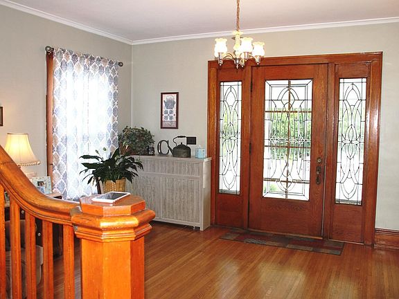 3rd image of 131 Elm St