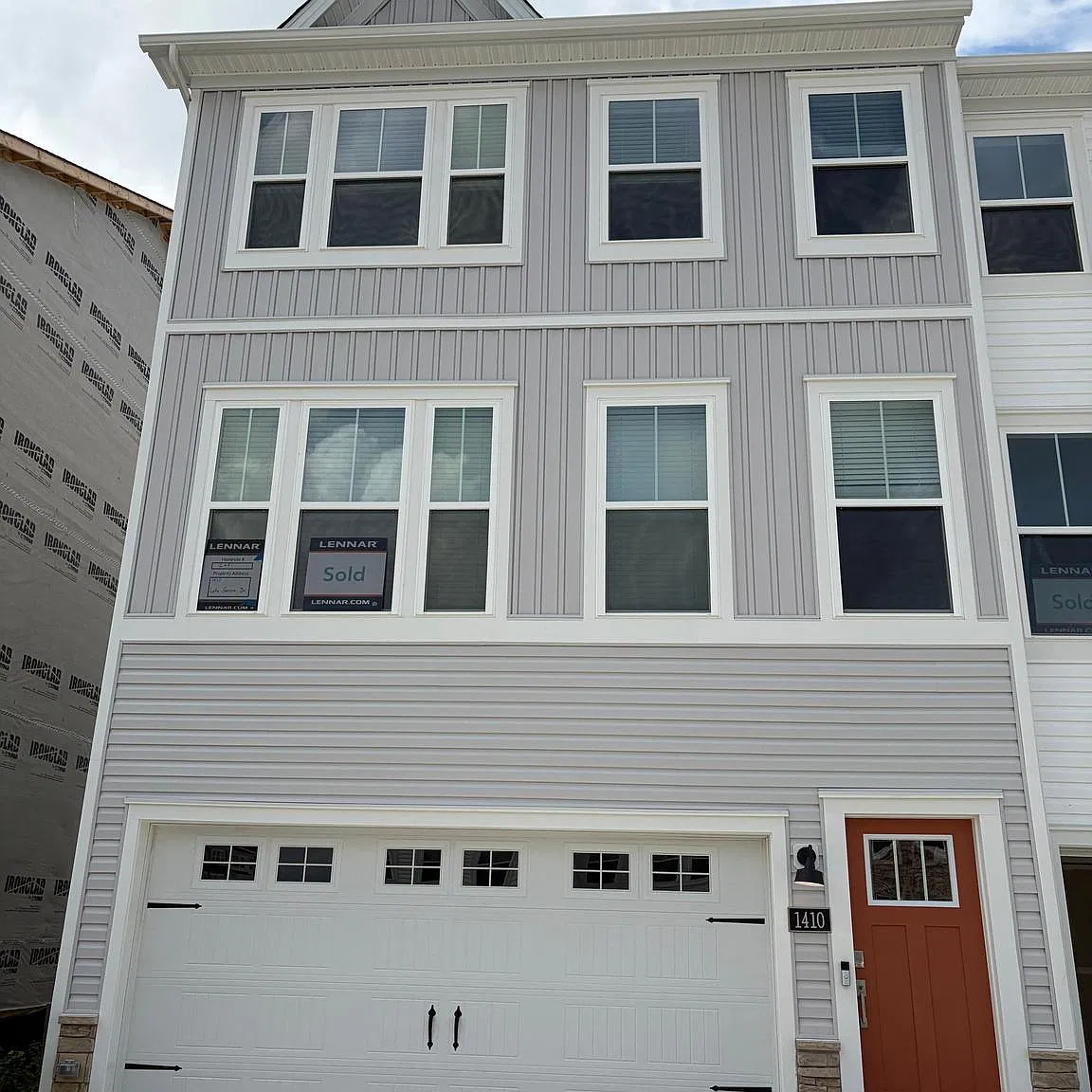 3 bed, 2.5 bath, 2254 sqft, $2,350 — Photo 1