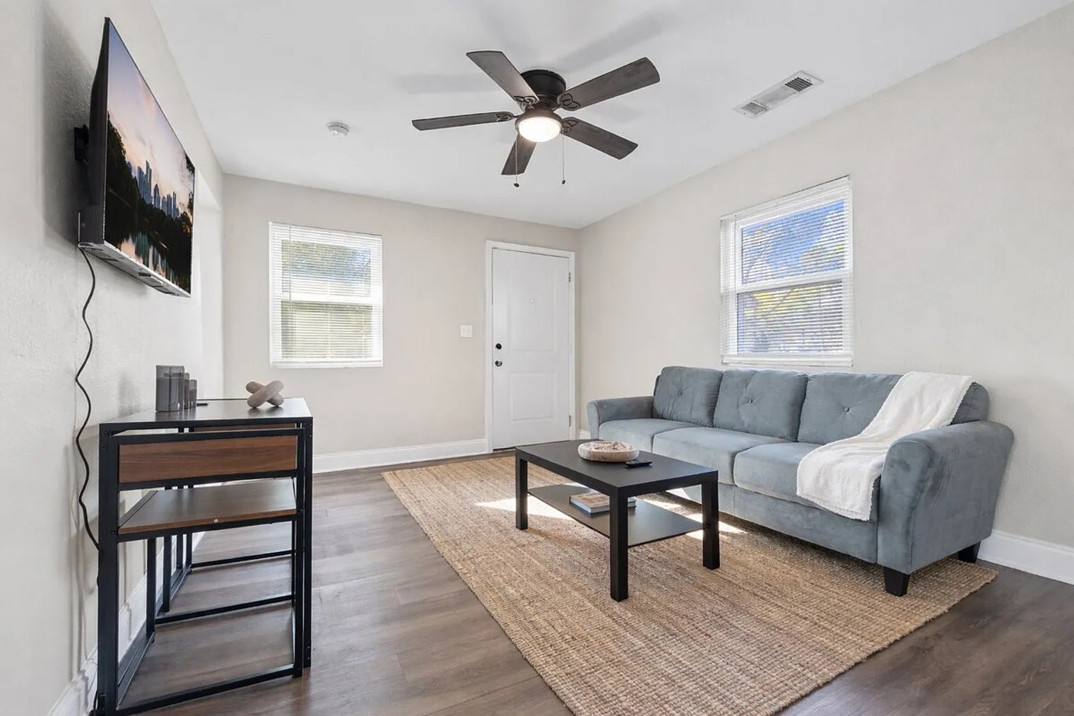 2 bed, 1.0 bath, $3,946 — Photo 3