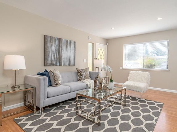 4th image of 5521 Spinnaker Dr APT 3