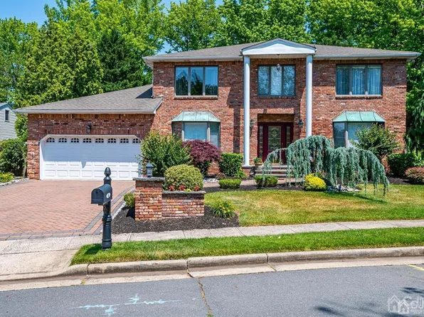 6 Cranbury Ct, Edison, NJ 08820