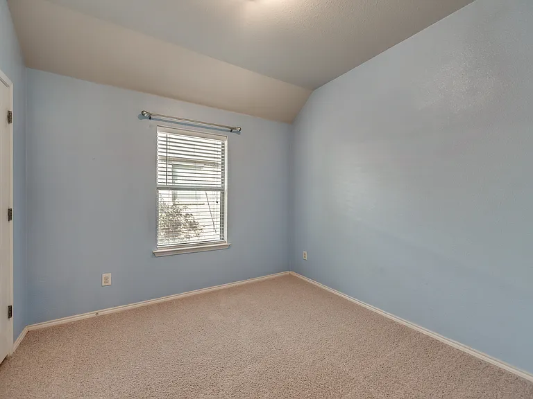203 Cedar Creek Dr — Photo 14