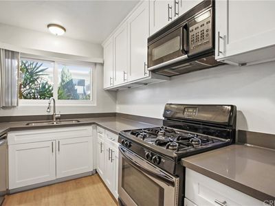 221 W Buckthorn St APT 8, Inglewood, CA, 90301
