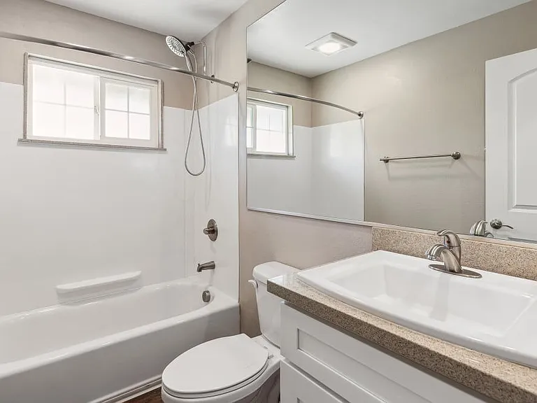 Coral Gardens Apartments — Photo 41