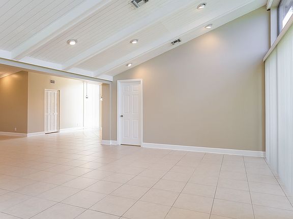 5th image of 5405 Banyan Ln