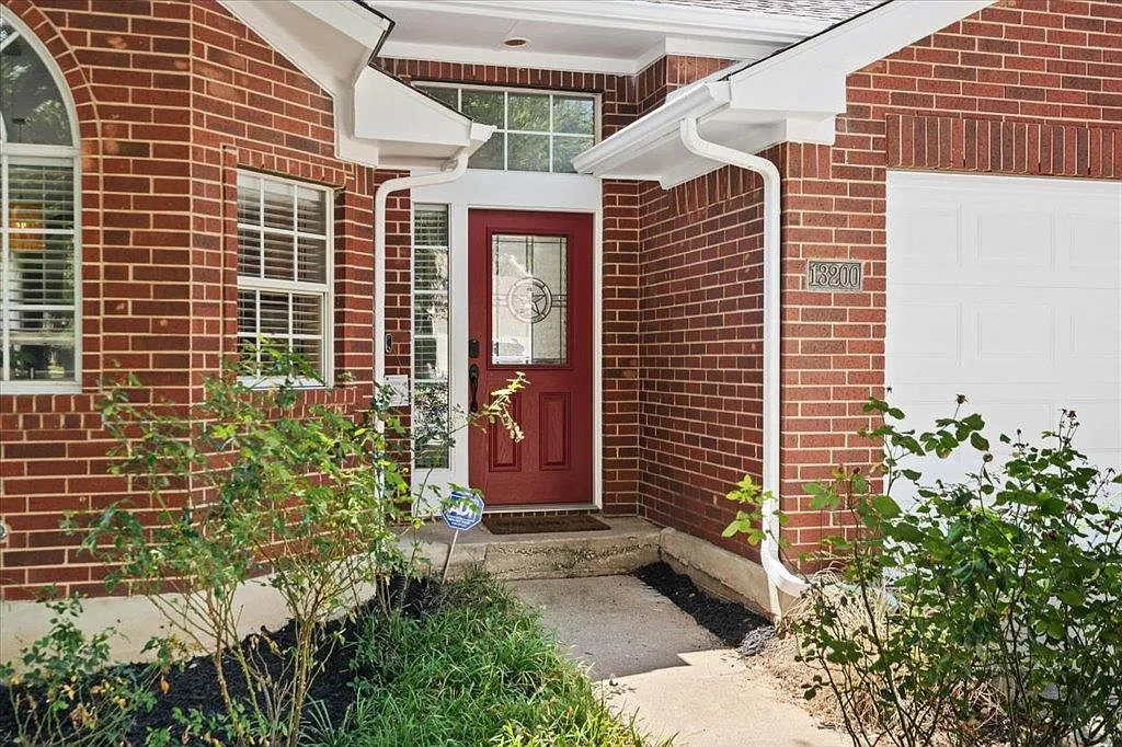3 bed, 2.0 bath, 1877 sqft, $2,500 — Photo 2