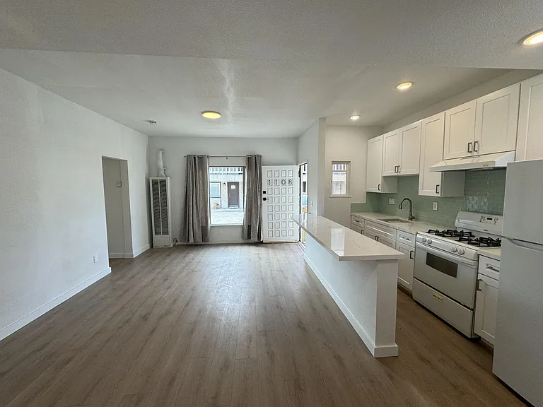 1108 S Seaward Ave — Photo 8