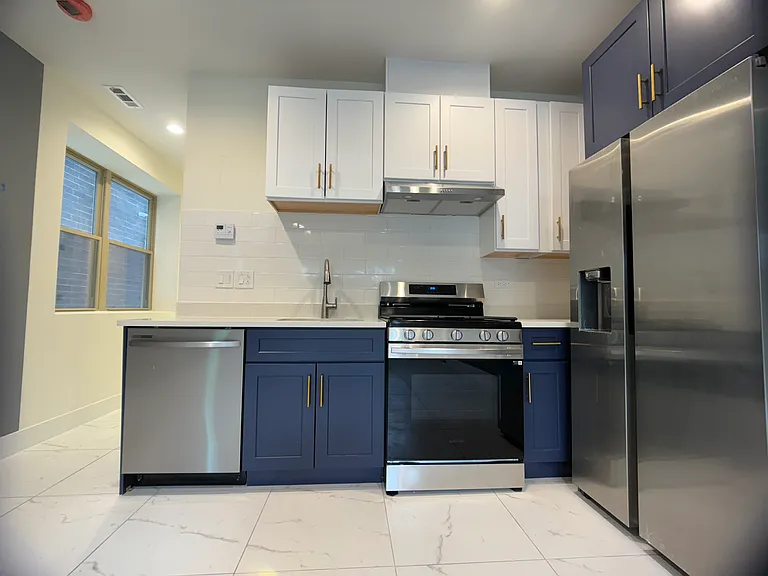 3501 S Union Ave #B — Photo 5