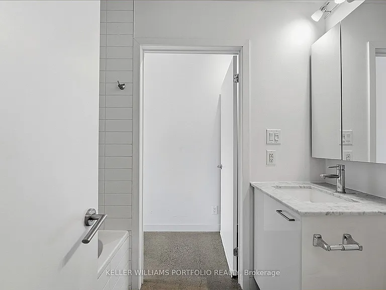569 King St E #407 — Photo 20