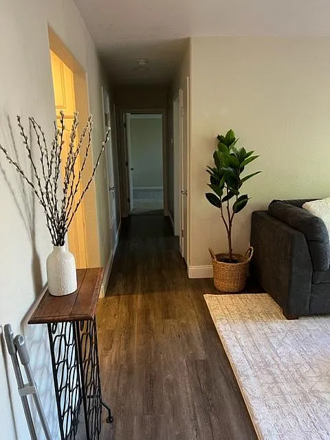 2 bed, 1008 sqft, $3,300 — Photo 4