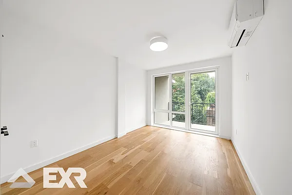 Rented by EXR | media 12