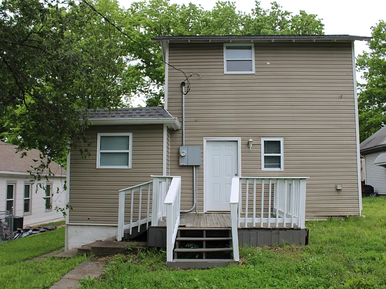 418 Linn St — Photo 7