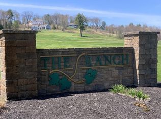 17 Gableview Ln, Southwick, MA 01077