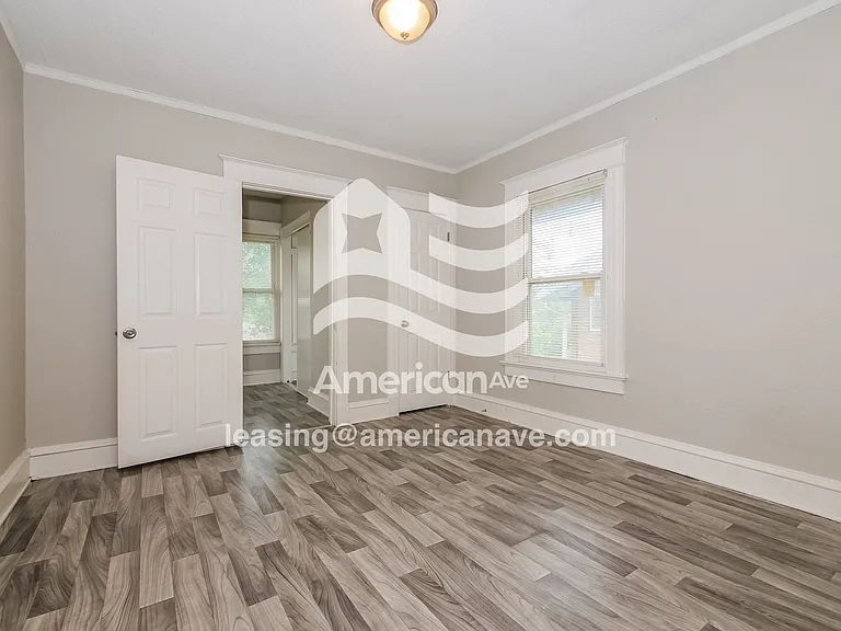 284448_010_bedroom_11.jpg