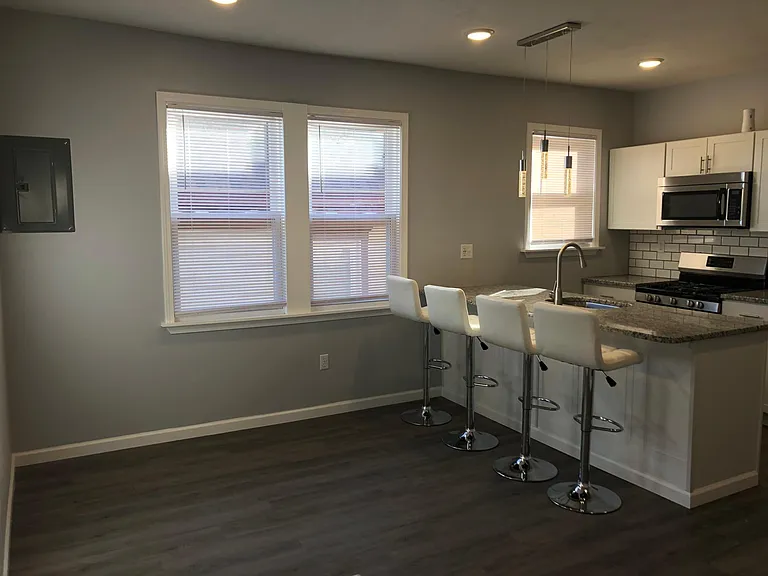 302 Oak St #3 — Photo 5