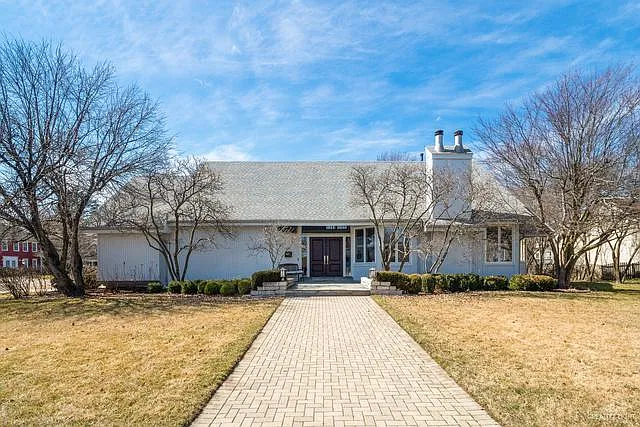 205 Kingsway Dr photo 1