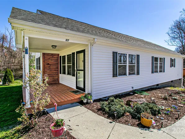 37 Cleo Ct, Hendersonville, NC 28792