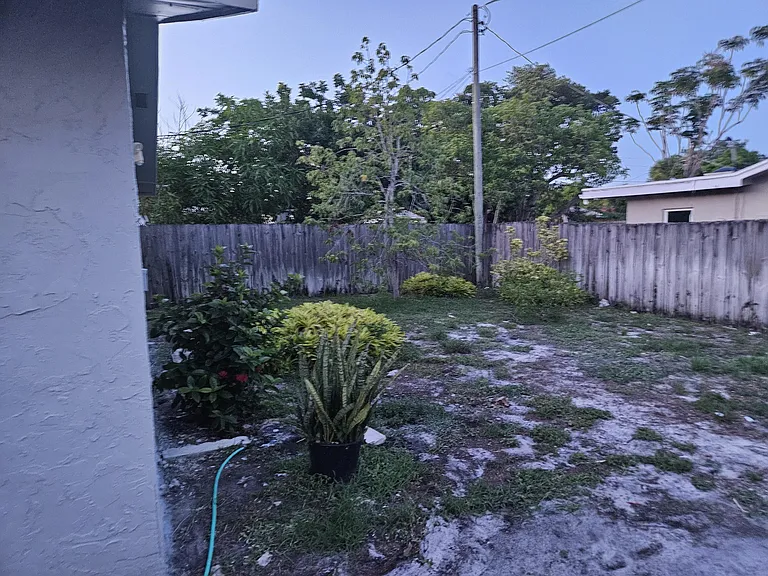 6420 N Dixie Hwy — Photo 12
