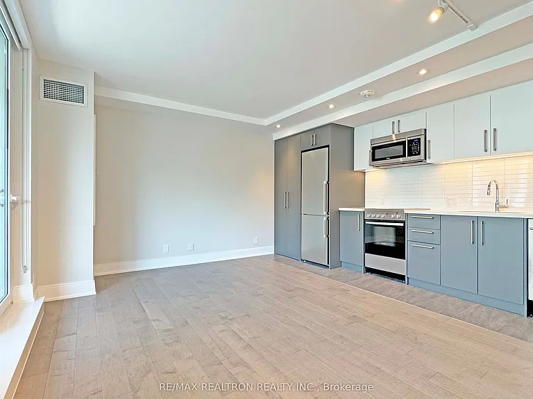 11 Walmer Rd #203 — Photo 3