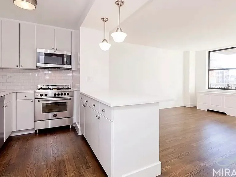 330 E 39th St #21A — Photo 3