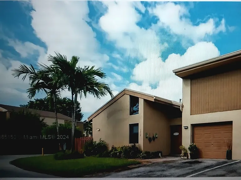 3038 W Missionwood Cir — Photo 1