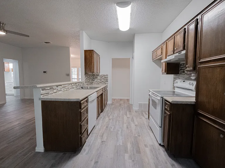 8201 Llano Ave — Photo 11