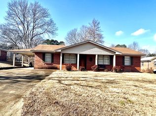 2051 Oakhurst Dr, Grenada, MS 38901