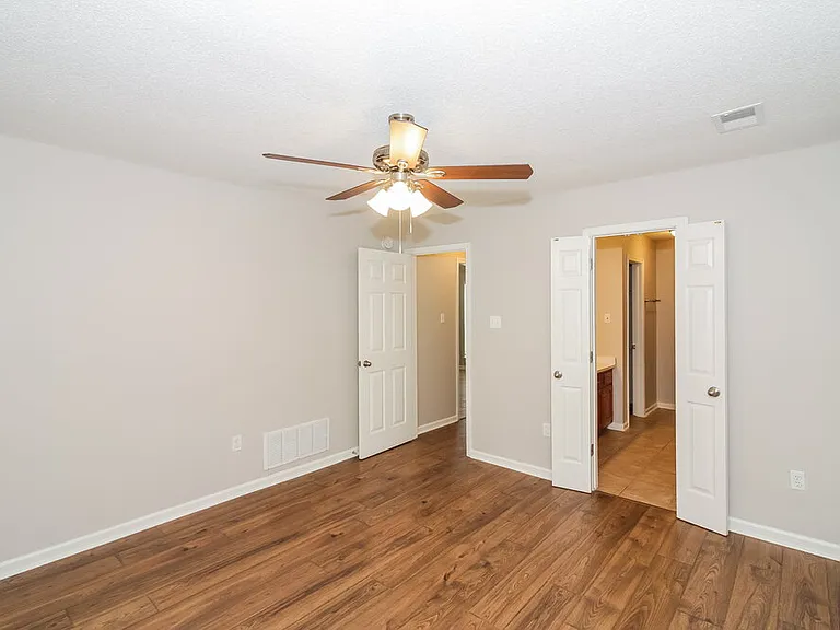 824 W East Ross Pkwy — Photo 8