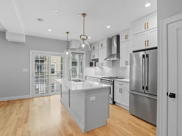 15 Morris St APT 2, Boston, MA 02128