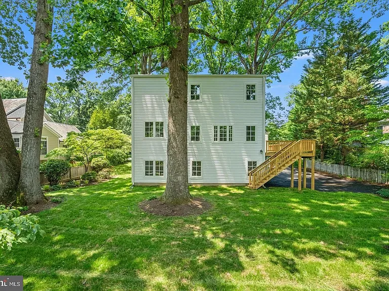 7825 Oldchester Rd — Photo 64