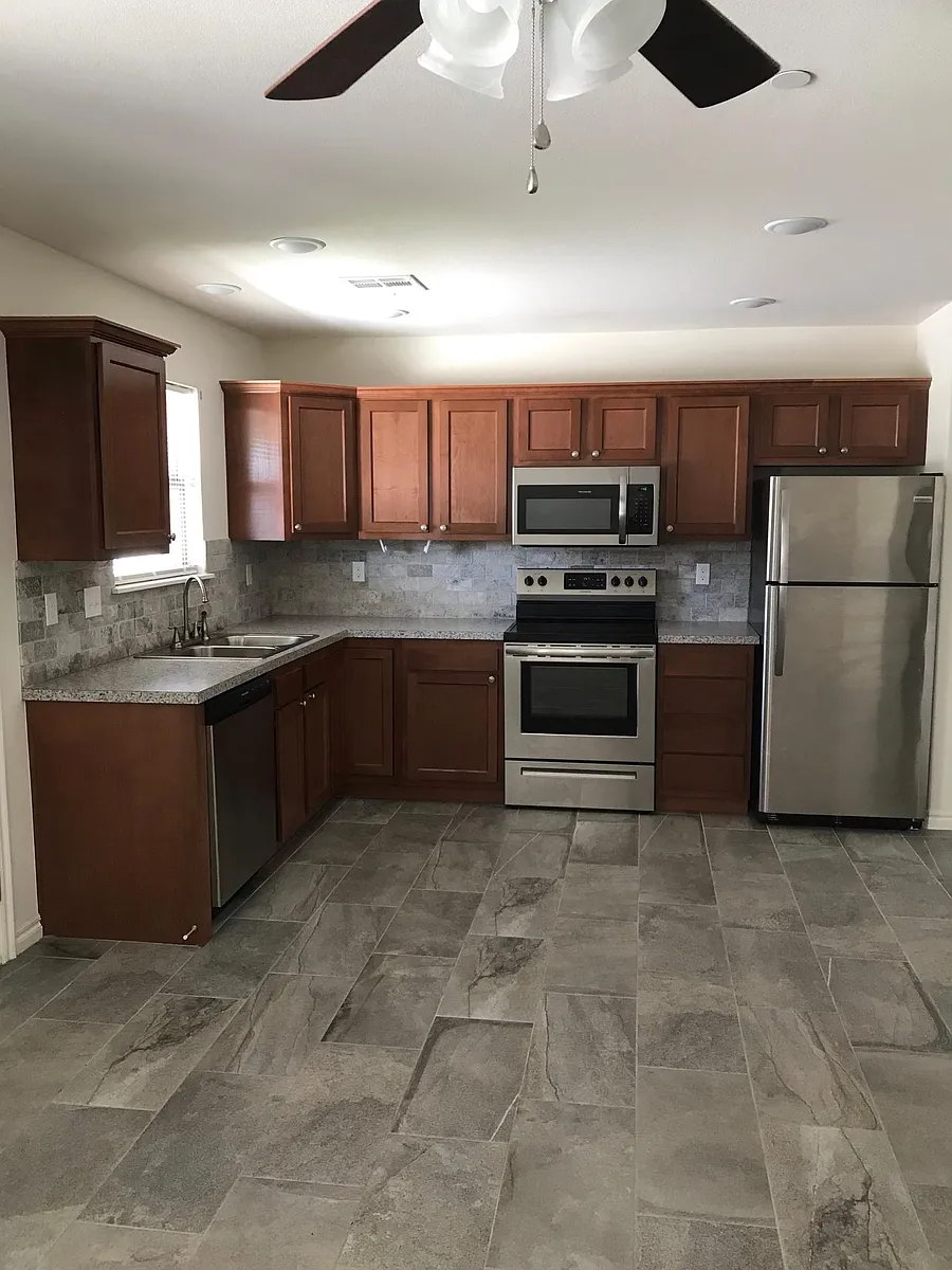 Building Photo - 200 N Davis Ave #1