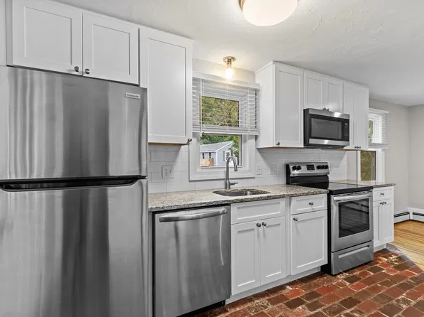 12 State Rd APT 2E, Plymouth, MA 02360