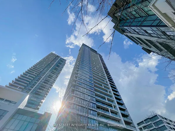 18 Water Walk Dr #609, Markham, ON L3R 6L5