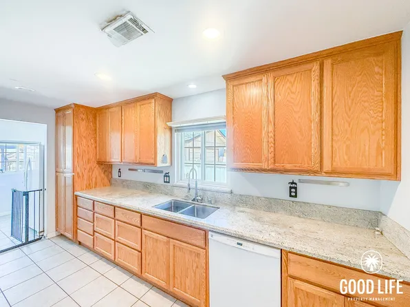 623 E St, Ramona, CA 92065