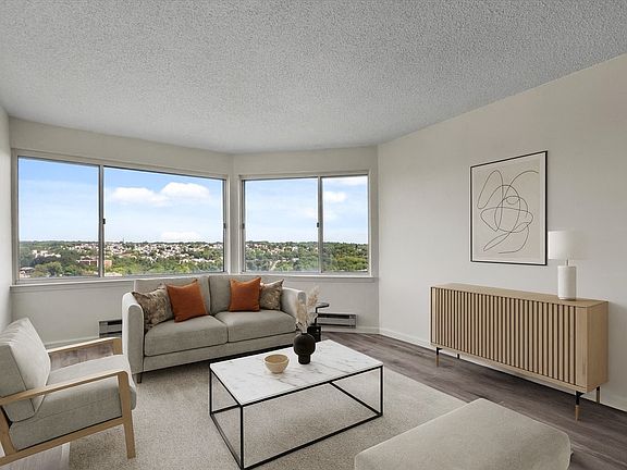 2nd image of 10 Stewart Pl APT 8CE
