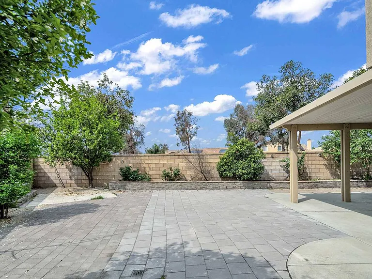 7476 Peppertree Ln — Photo 36