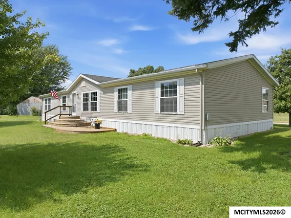 14870 300th Ct, Mason City, IA 50401