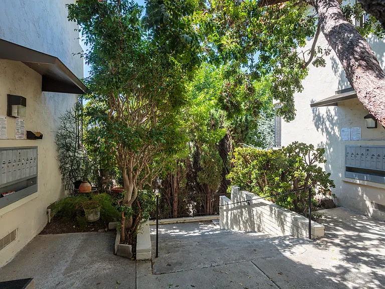 1324 Barry Ave #8 — Photo 8