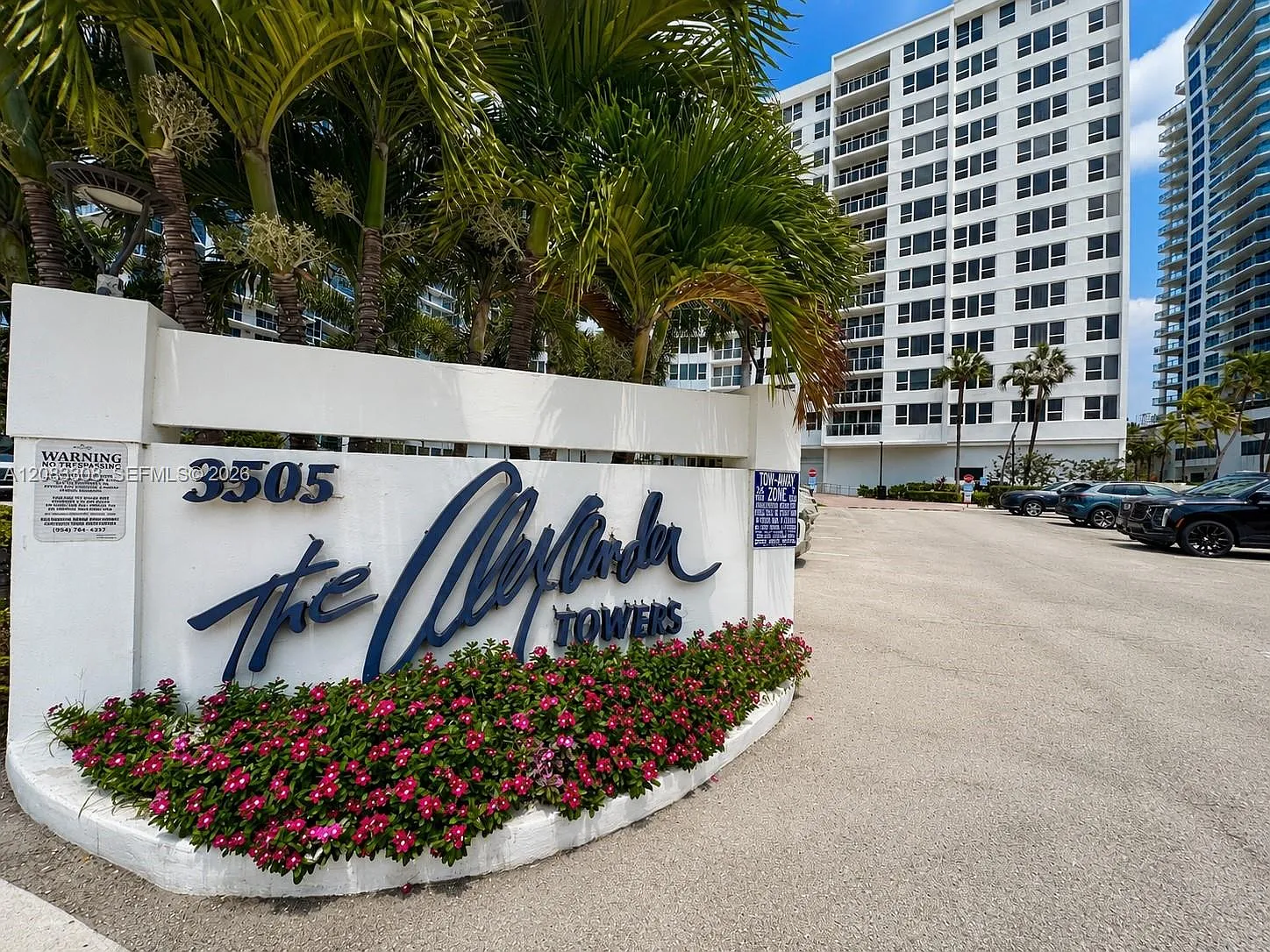 Alexander Towers Condo — Photo 2
