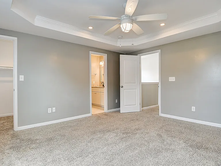 224 Taylor Ave W — Photo 22