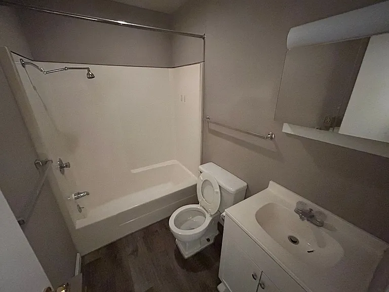 504 W Linden St — Photo 9