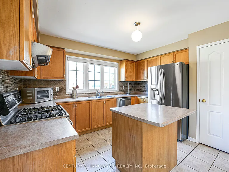 14 Middlecote Dr — Photo 5