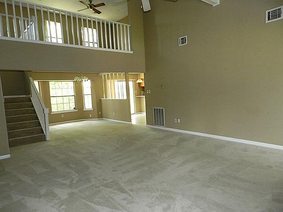 3rd image of 7535 Pine Hollow Dr