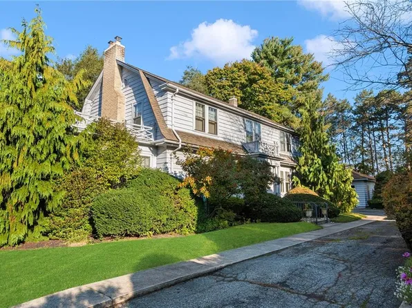 185 Wentworth Ave, Cranston, RI 02905