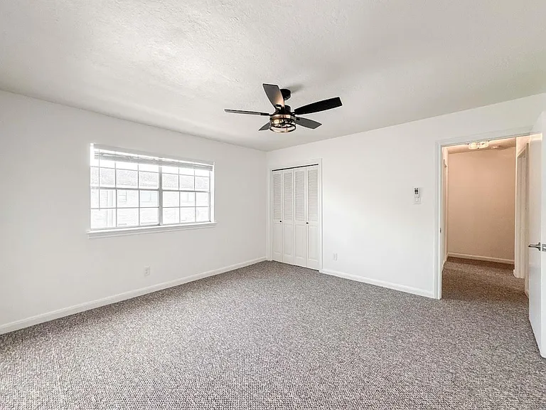 1219 Saxony Ln — Photo 15