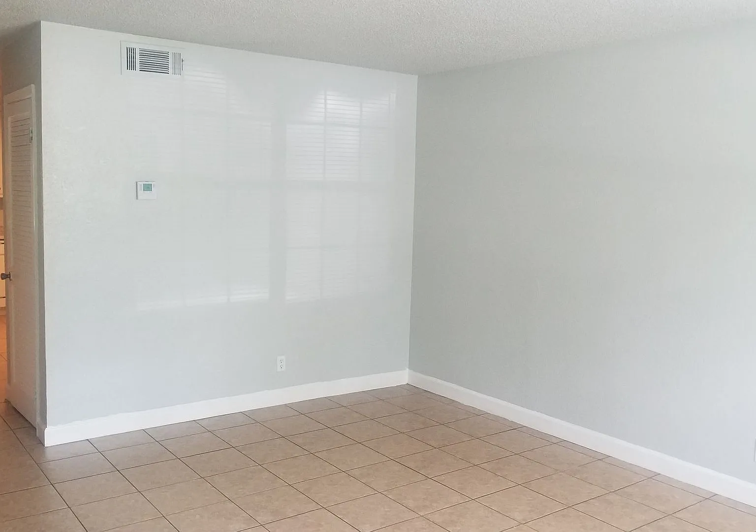 2 bedroom/1.5 bathroom Townhome — Photo 3