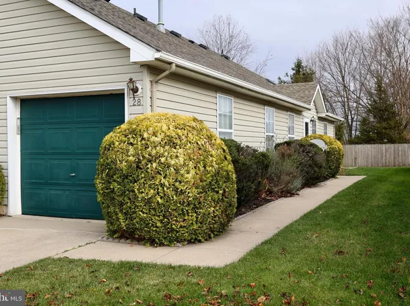 28 Palmer Sq, Beverly, NJ 08010