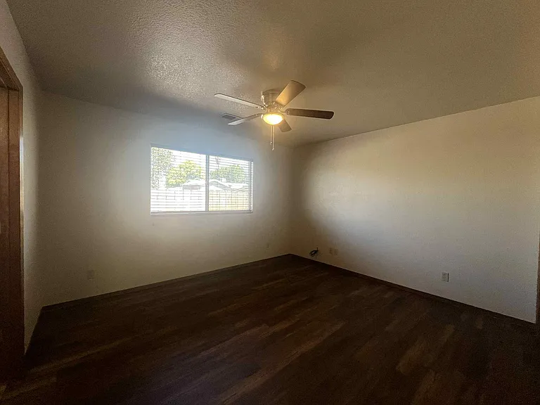 1251 W Davis St — Photo 16