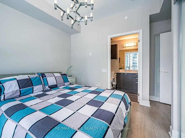 30 Roehampton Ave #619 — Photo 23