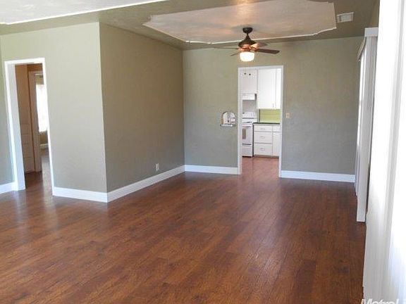 3rd image of 1405 Giahos Ave